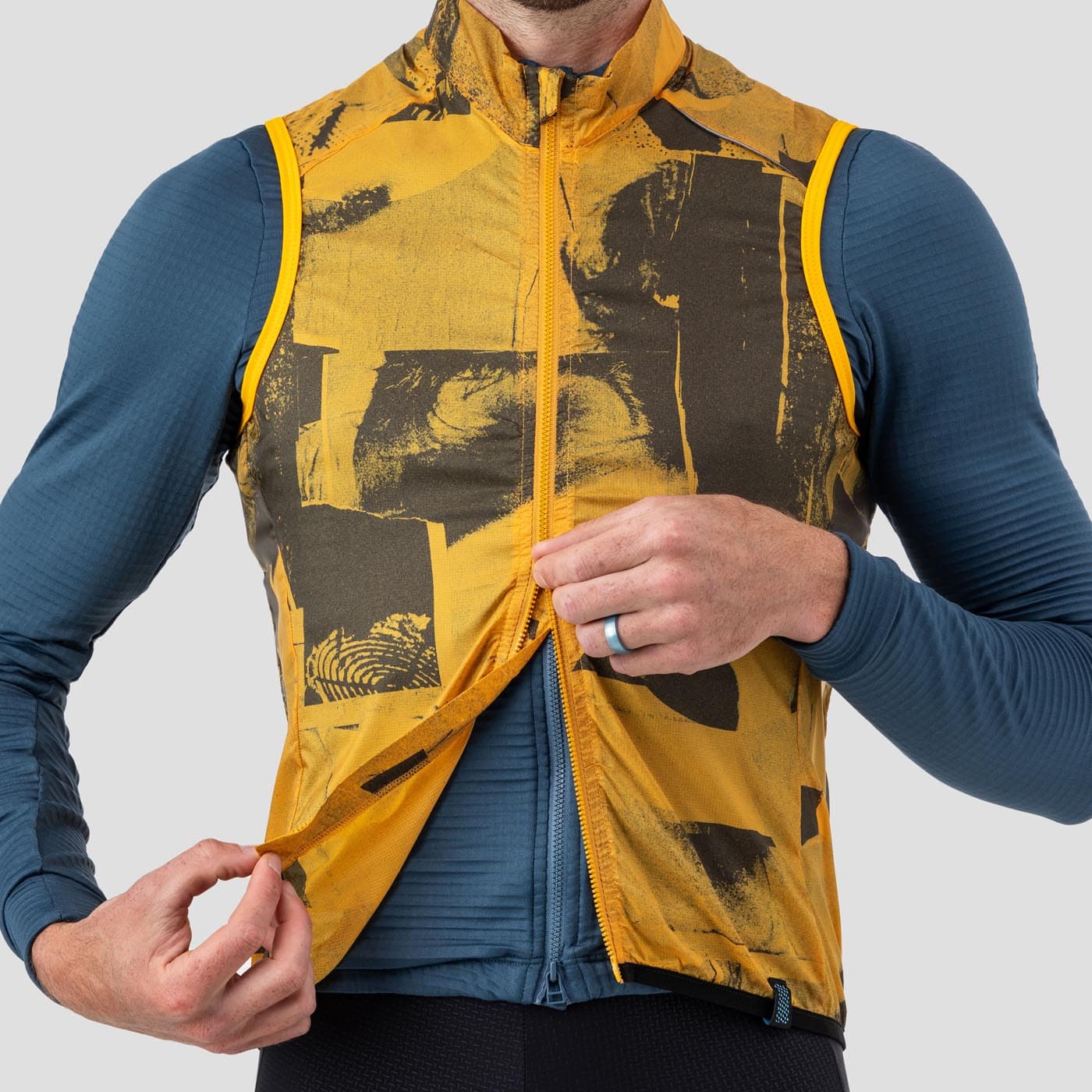 Men's Lightweight Vest - Clement Golden - Image 4